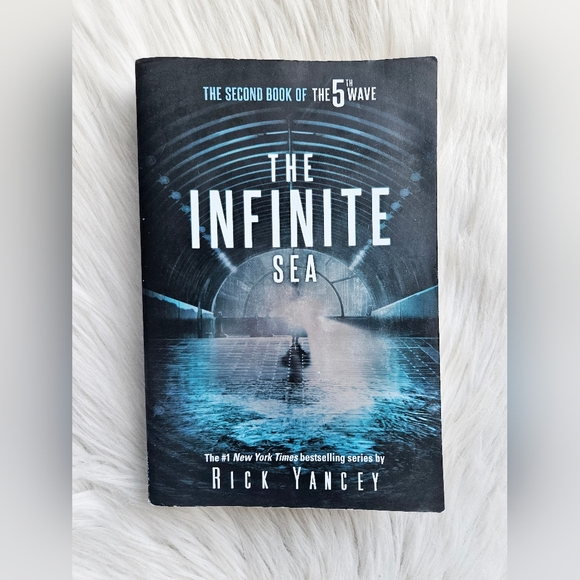 The Fifth Wave Full Series - Picture 3 of 4